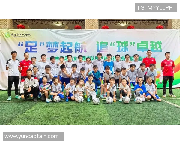 城南足球俱乐部迎战全本现代力争胜利展现团队实力与拼搏精神